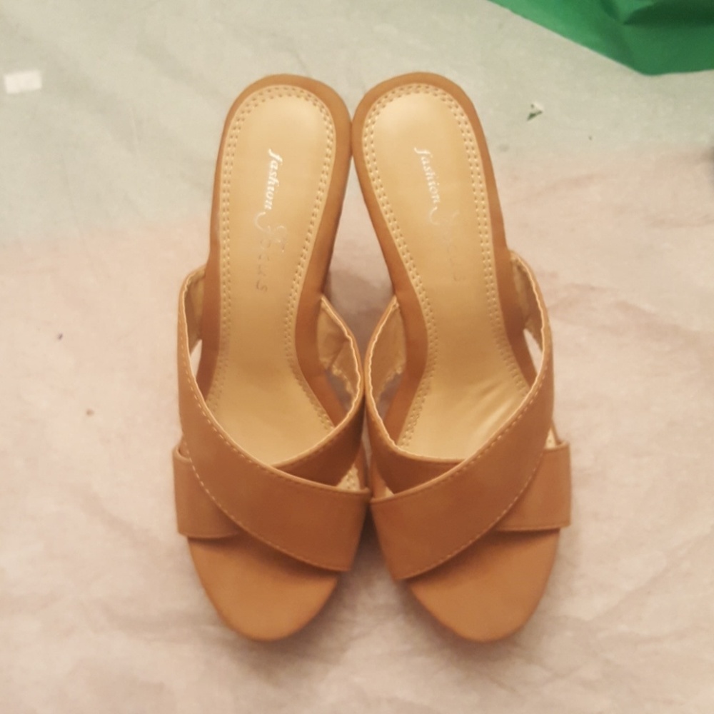 Fashion Focus woman shoes wedge sandal